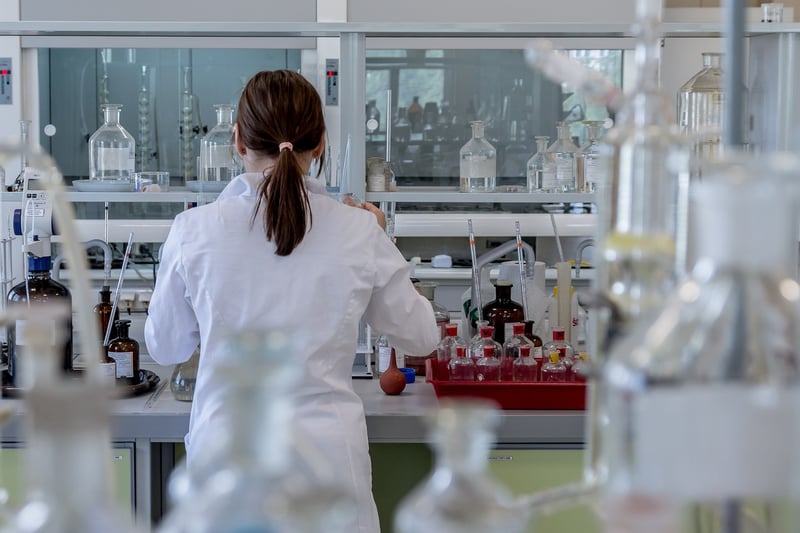 Signalétique hôpital pour entreprise à Nantes : les solutions clés en 2026
